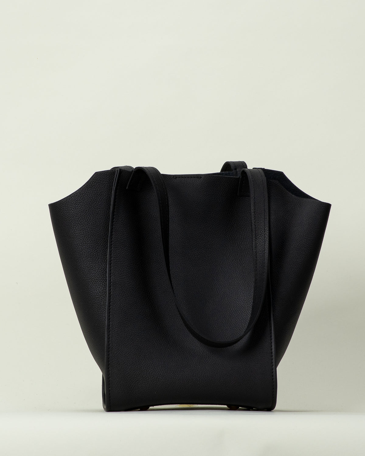 Willow in Black